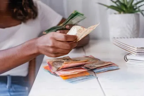 Verzweifelt, um Ihre Rechnungen zu bezahlen? Sehen Sie, Welche Bank – Deutsche Bank, ING oder Volksbank
